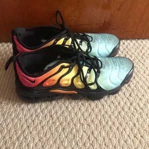 Nike women’s  vapormax plus
